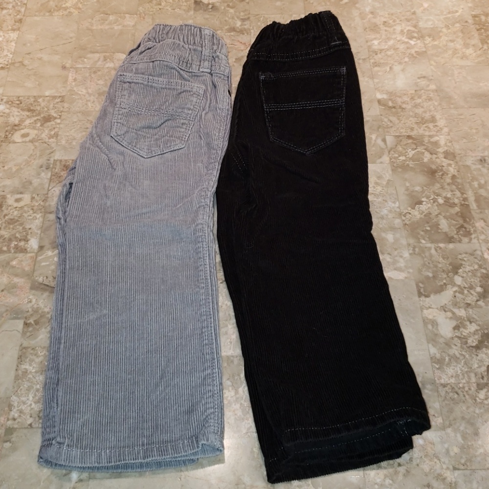 bundle of 2 corduroy pants.